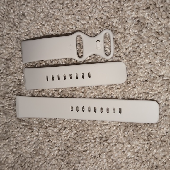 Fitbit Sense 2 with band, charger and 4 screen protectors - Picture 6 of 8